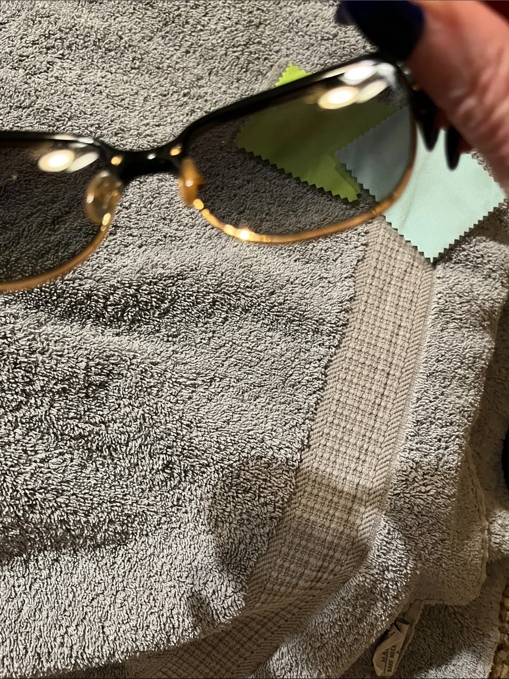 EUC Tory Burch TY6032 polarized Black Frame w/gold tone pattern arms w/Tory case